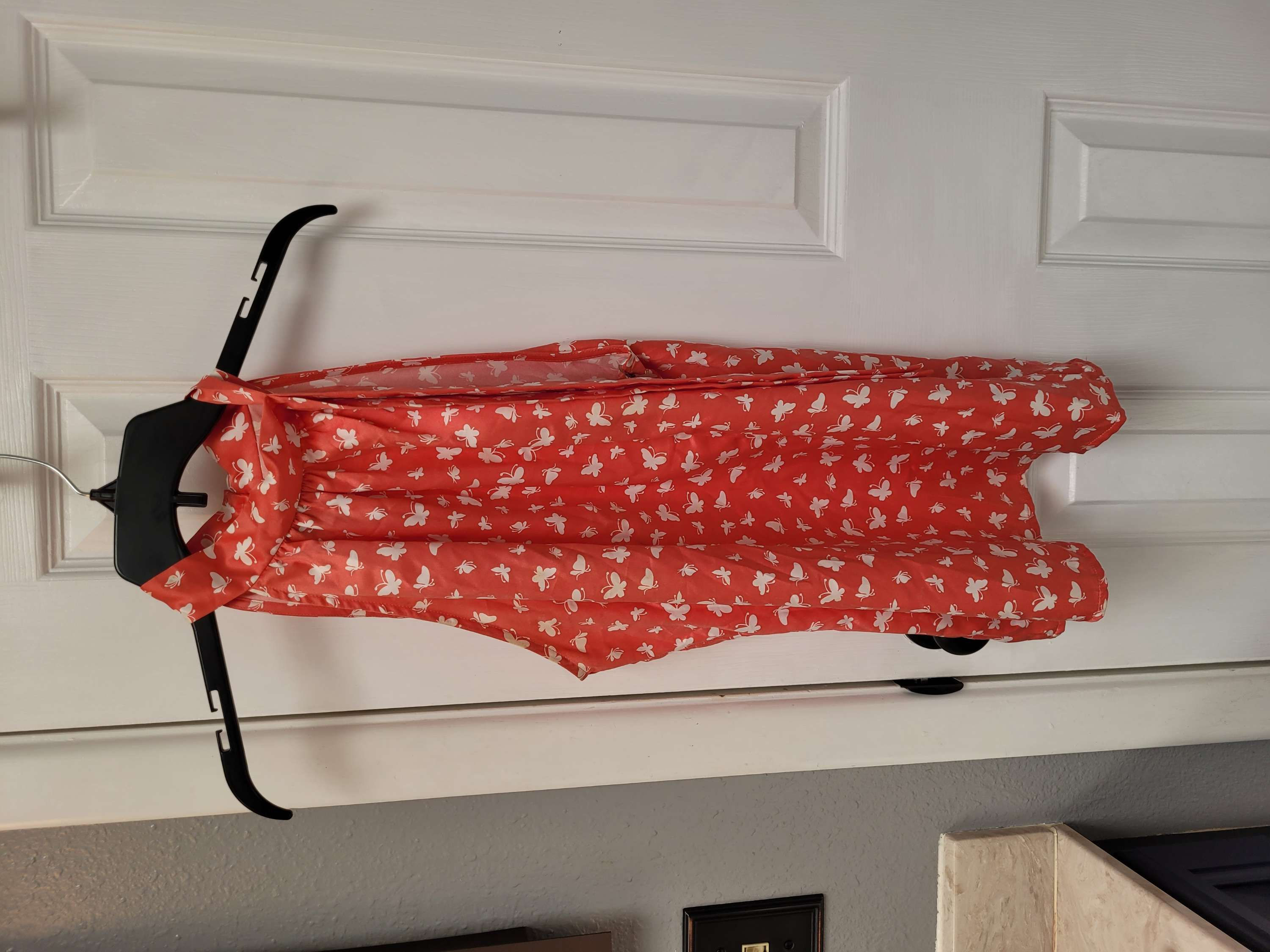 iZBuyer Butterfly Sleeveless Blouse that ties into a bow at the neck. Sz L 