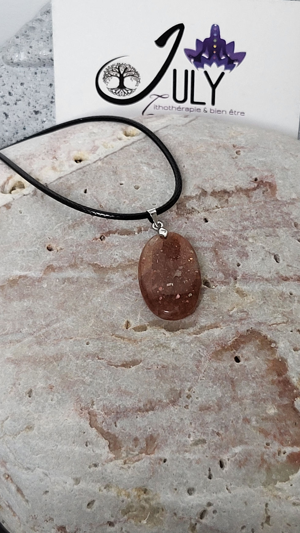 Miniature : 213 / Collier pendentif Pierre de Soleil