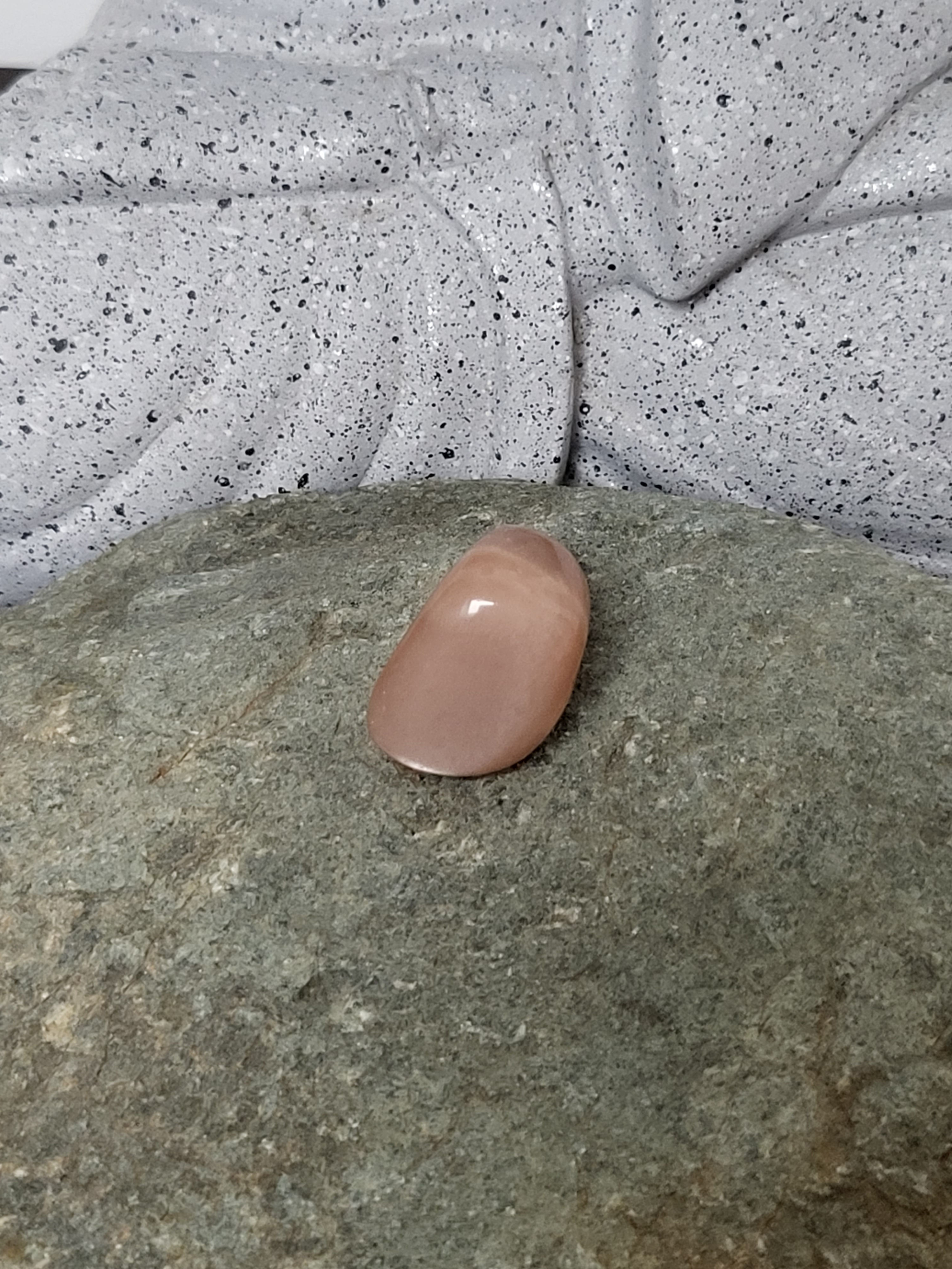 R67 / Pierre roulée Pierre de Lune Pêche