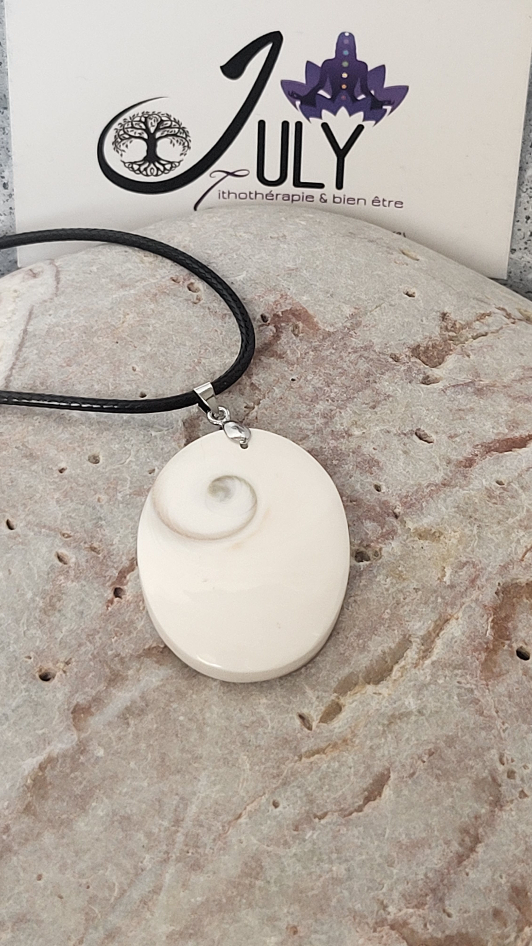 211 / Collier pendentif Œil de Sainte Lucie