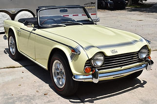 Triumph TR250 (a restaurer)