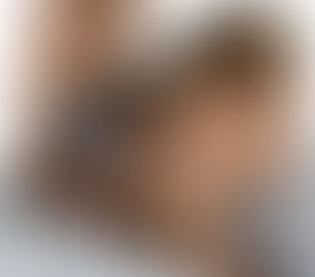 Imagem do pai e dois filhos rezando. A imagem representa o desespero da família que tem um ente desaparecido e o trabalho do Detetive na busca de Encontrar pessoas.