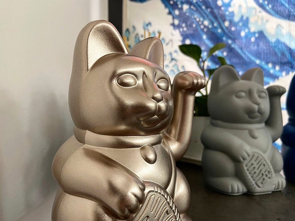 サムネイル： 《嚮海選品🌊》DONKEY Lucky Cats 經典風格招財貓｜可自動擺手(14色) 設計時尚又喜氣的招財吉祥物🐈