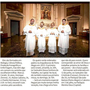 Novos e sorridentes sacerdotes
