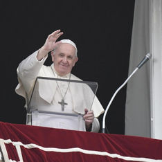 Papa Francisco: cada um de nós deve tomar a própria cruz