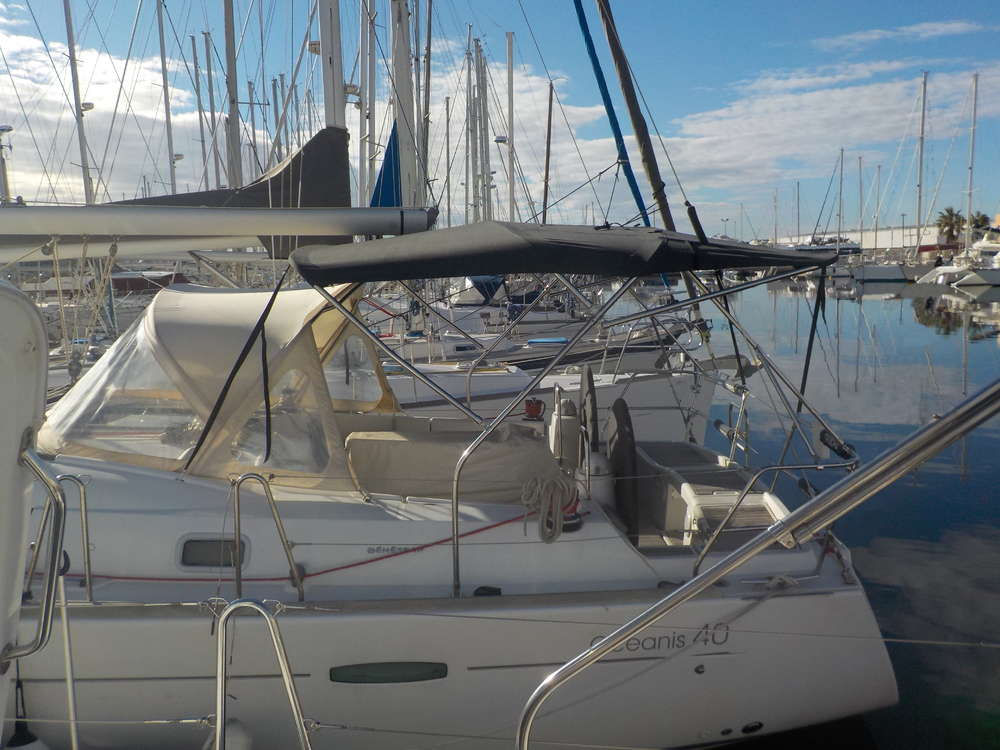 Large bimini for Beneteau Oceanis 40 - side view
