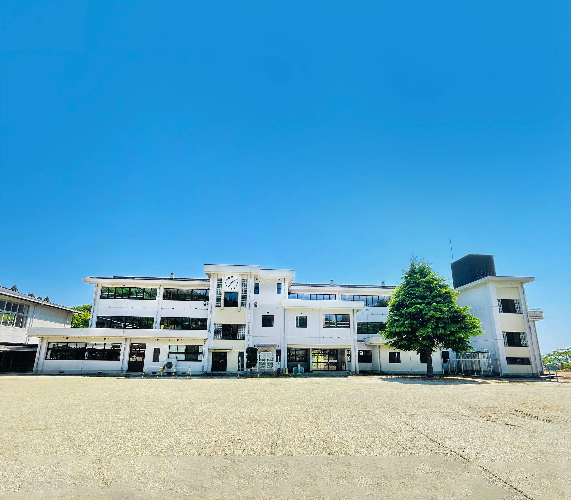 片田校舎外観.jpg