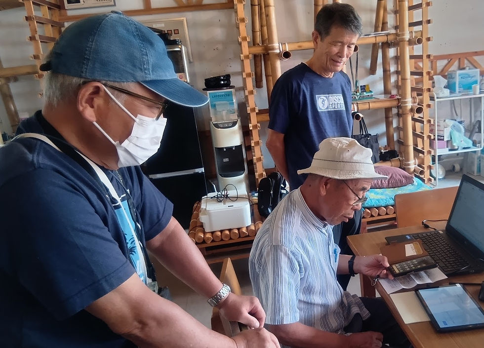 待ち時間にあっという間にお友達になるみなさん。