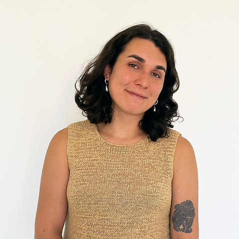 Retrato de Lo Gabriela sorrindo.