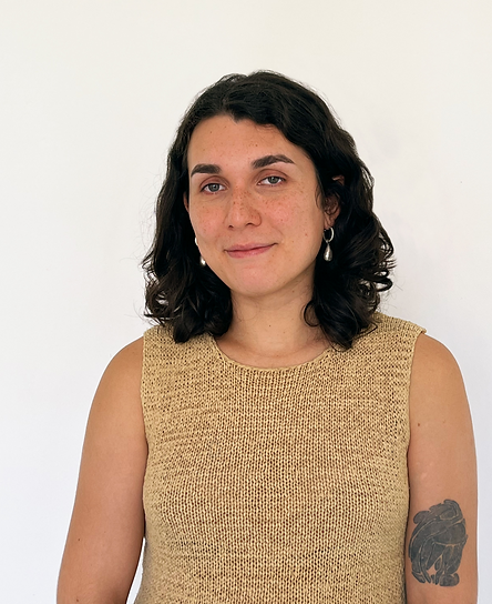 Retrato de Lo Gabriela sorrindo.