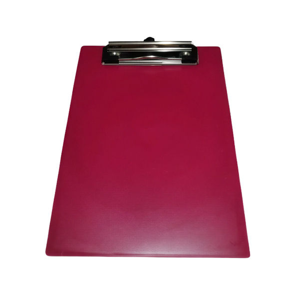 Portaplanillas de ajedrez A5 color rojo, clip metálico con cubierta de goma, vista frontal.