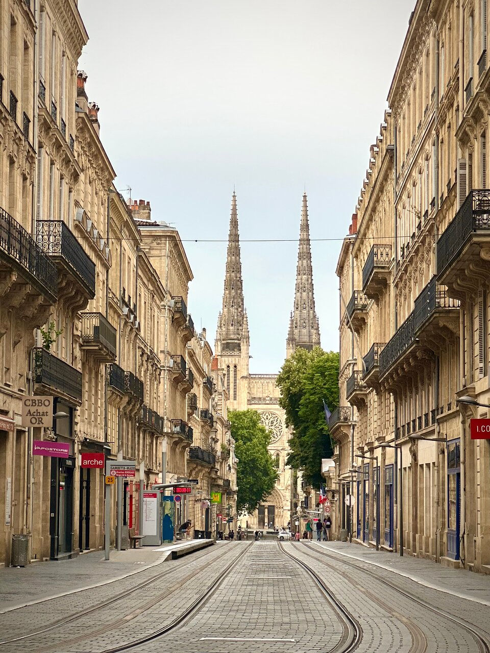 Day 3: Bordeaux Old City & Gourmet Market Private Tour