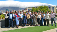 Diretora do NetLab UFRJ participa de reunião científica do IPIE sobre o ambiente informacional global