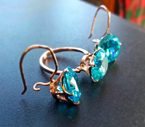 Серьги и кольцо из золото с камнем