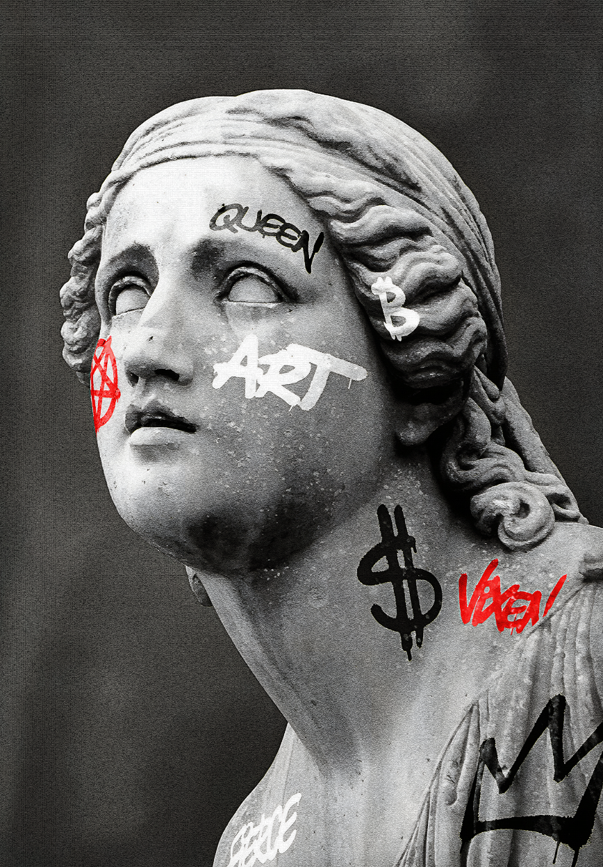 Estatua con texto "Queen", "Art", "Vogue", y símbolo de dólar; arte urbano en piedra.
