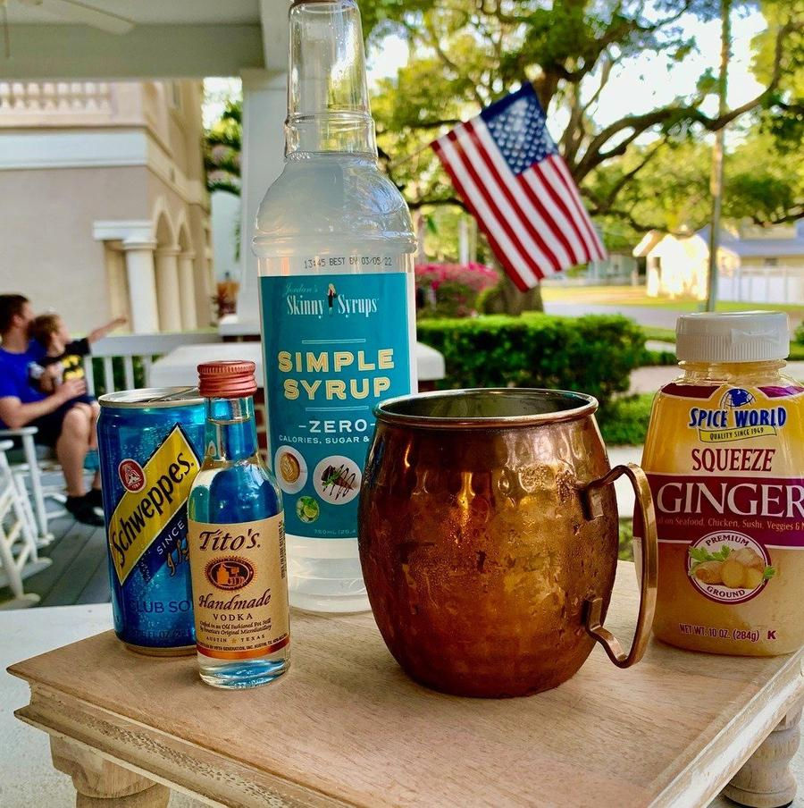 SKinny Low carb cocktails Moscow Mule with Tito's handmade vodka in copper mug