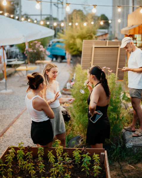 Buvette Querbeet in Bottmingen – einzigartige Eventlocation mit Garten, gemütlicher Atmosphäre und Platz für Firmenanlässe, Apéros, Sommerfeste und private Events.