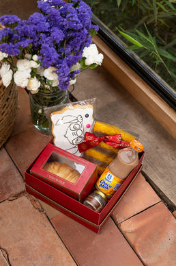 Cesta infantil para crianças — itens artesanais e opção de bebida, entrega programada em Curitiba