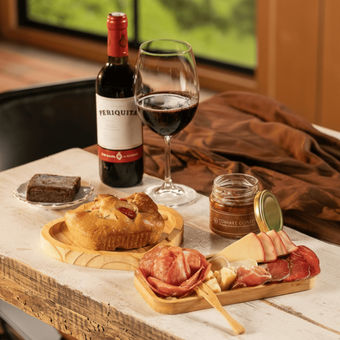 Cesta com vinho e petiscos artesanais — entrega em Curitiba e Região Metropolitana