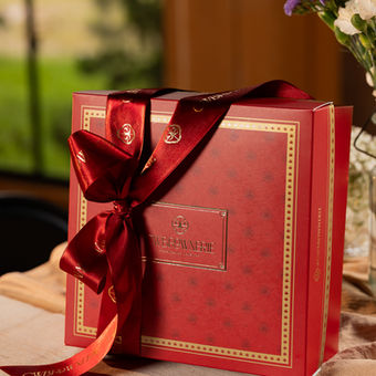 Catálogo de Dia dos Namorados com cestas românticas, café da manhã, vinhos, espumantes, chocolates e presentes exclusivos em Curitiba.