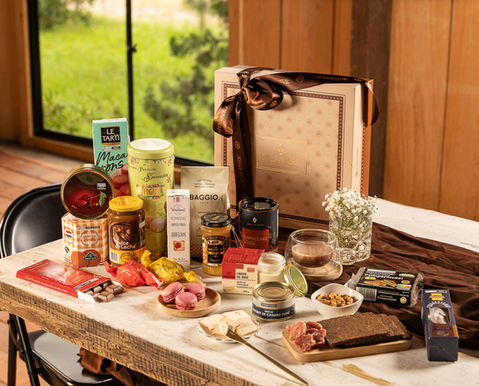 Cesta de café da manhã/tarde — Box Noa com Lindt, St. Dalfour, Havanna e café Baggio