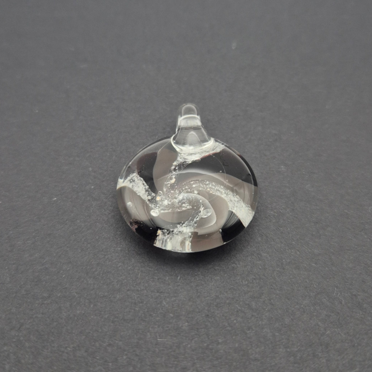 Halsanhänger (Grau), MURANO-GLAS mit ASCHE