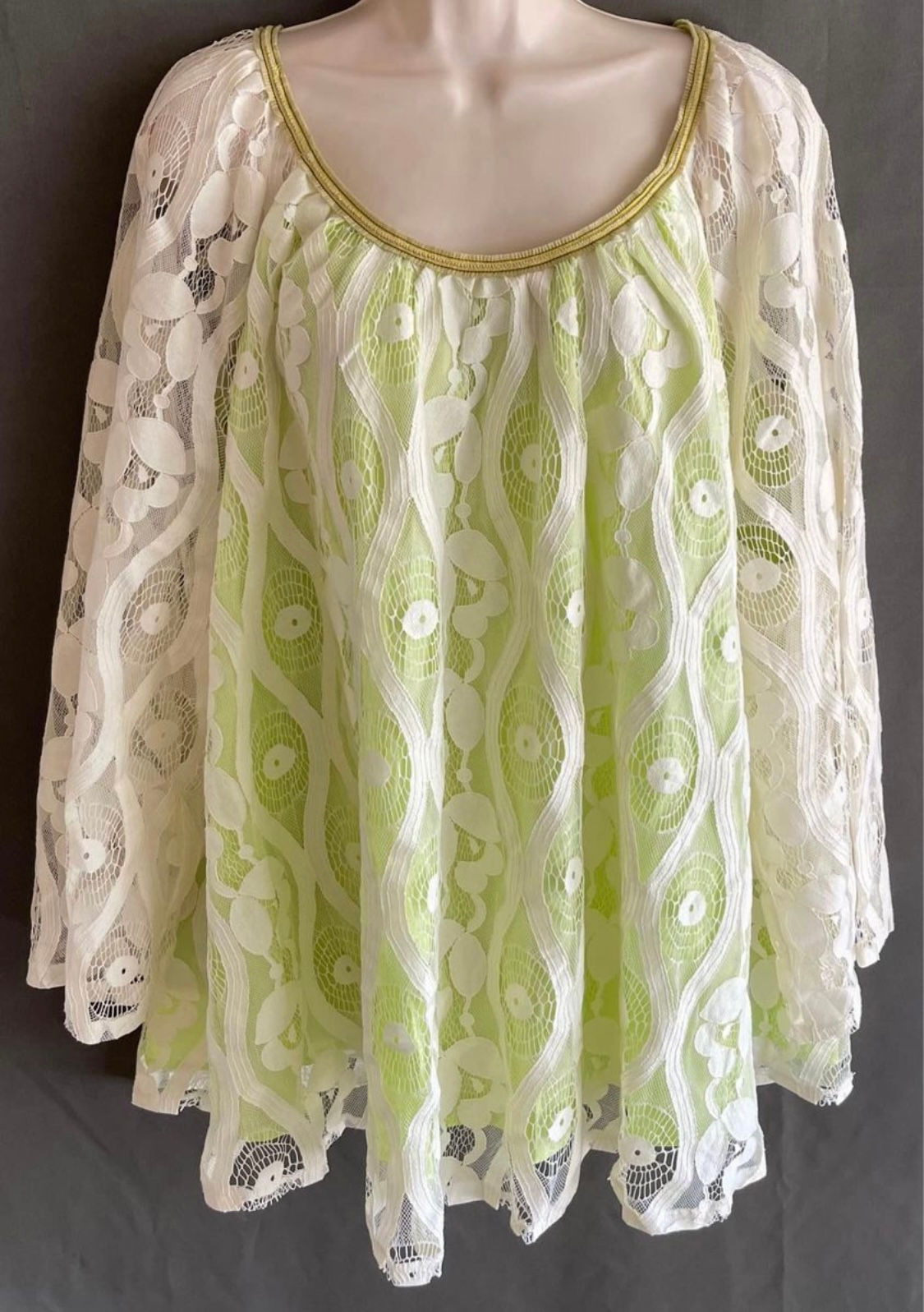 NWOT women's lace cover top Lane Bryant plus size (26/28) MSRP $93