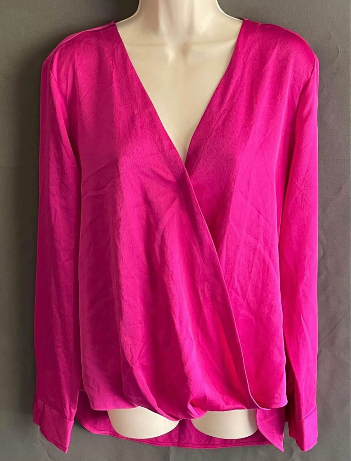 NWT women's blouse DKNY (L) MSRP $79