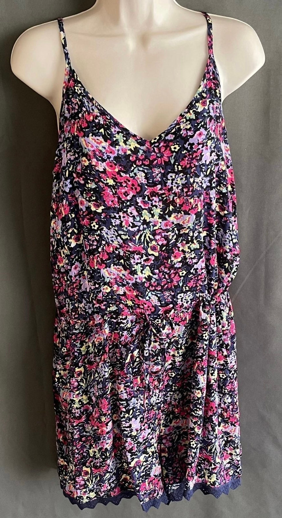 (10) NWT women's floral romper Levi’s (L) MSRP $97