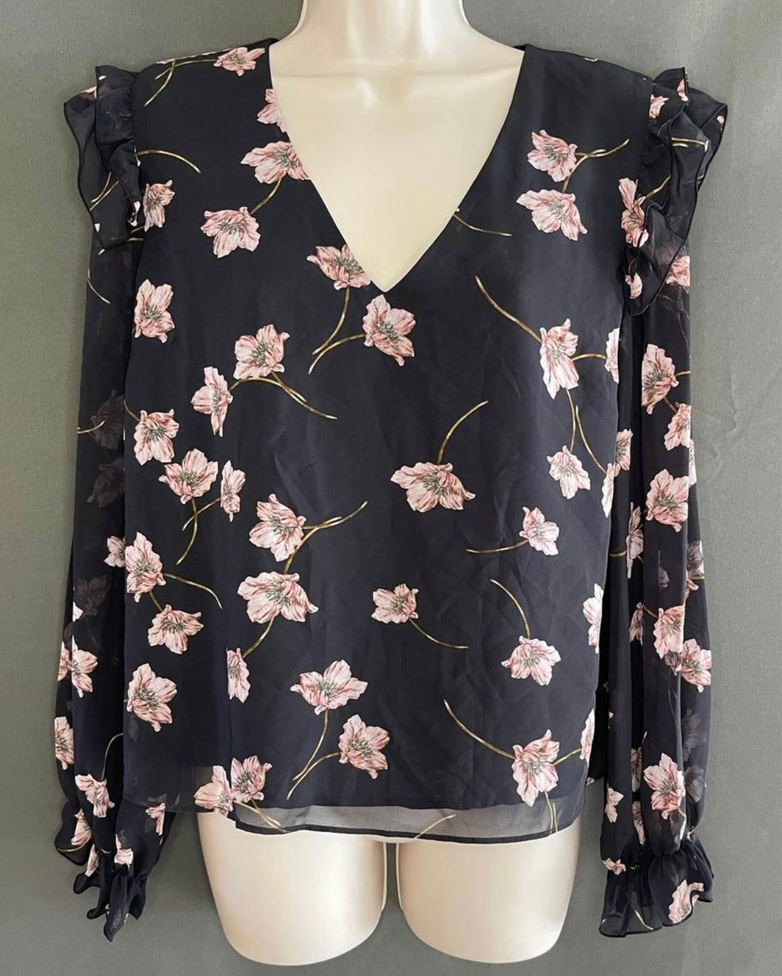 NWT women's floral blouse Bar III (M) MSRP $59.50