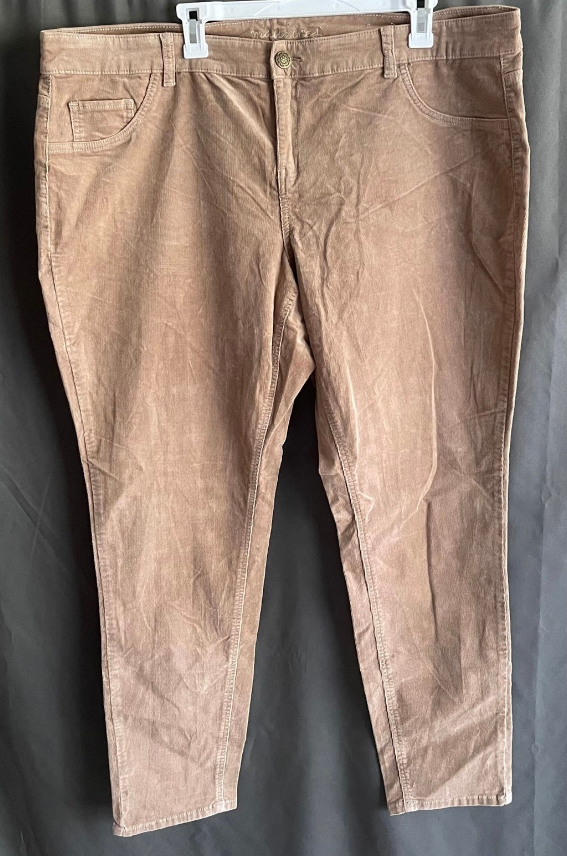 (10) NWOT women’s velvet jeans plus size Maurices (24R) MSRP $94