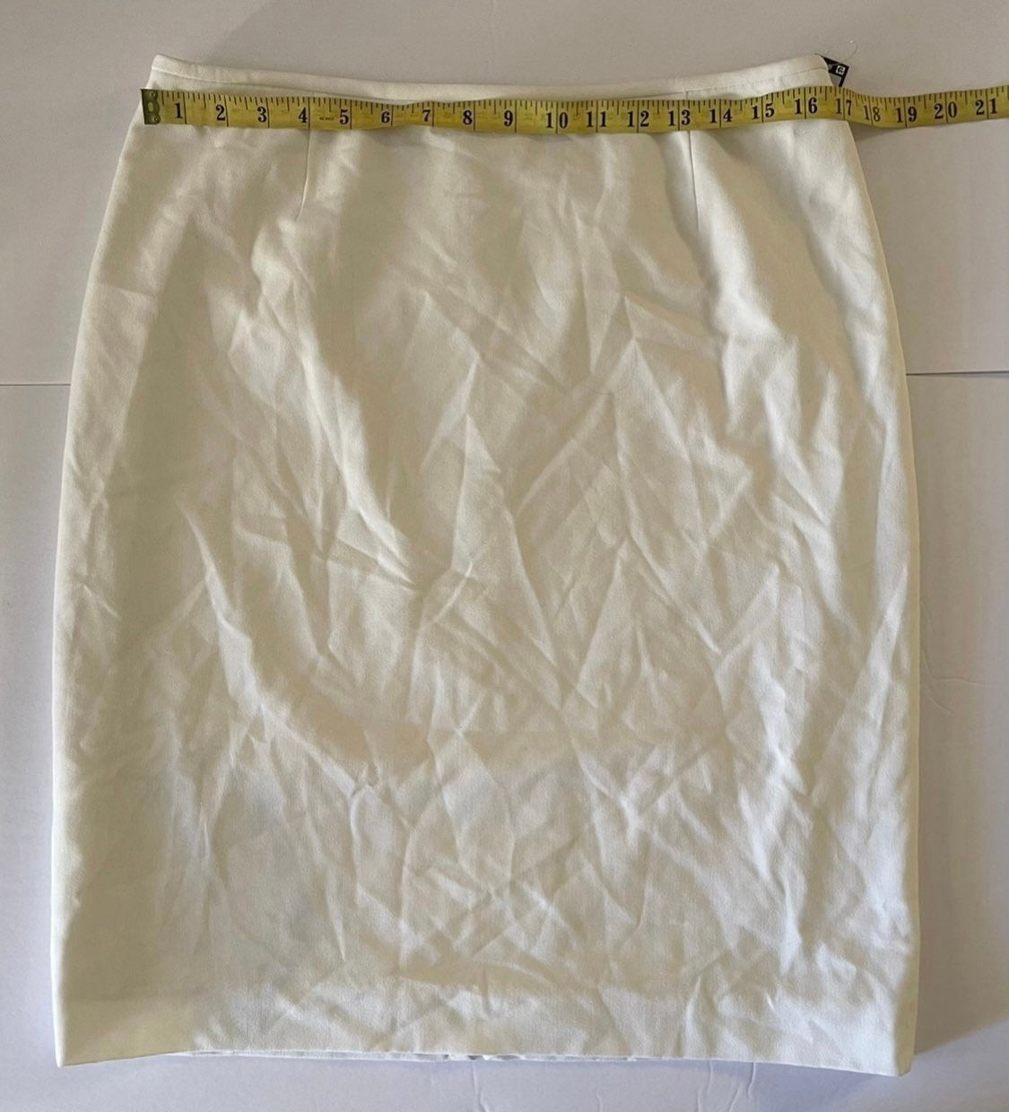 NWT women's skirt Tahari (12) MSRP $69