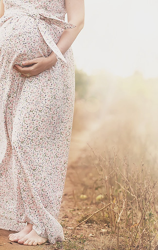 Pregnant%20Woman%20in%20Nature_edited.jp