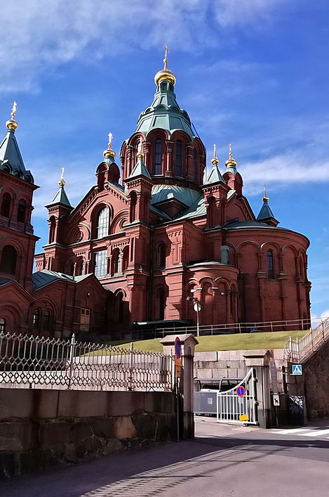 Uspenski-Cathedral from South-East (1).jpg
