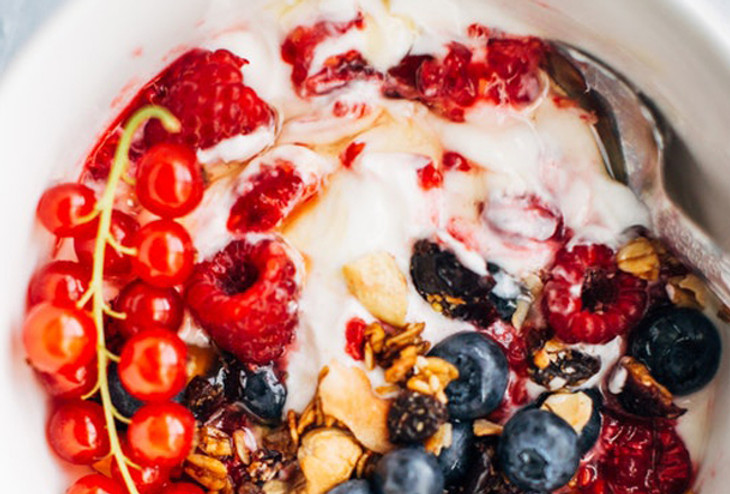 Berries and Oatmeal Yogurt, vegan, plant-based