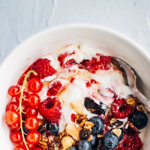 Berries and Oatmeal Yogurt