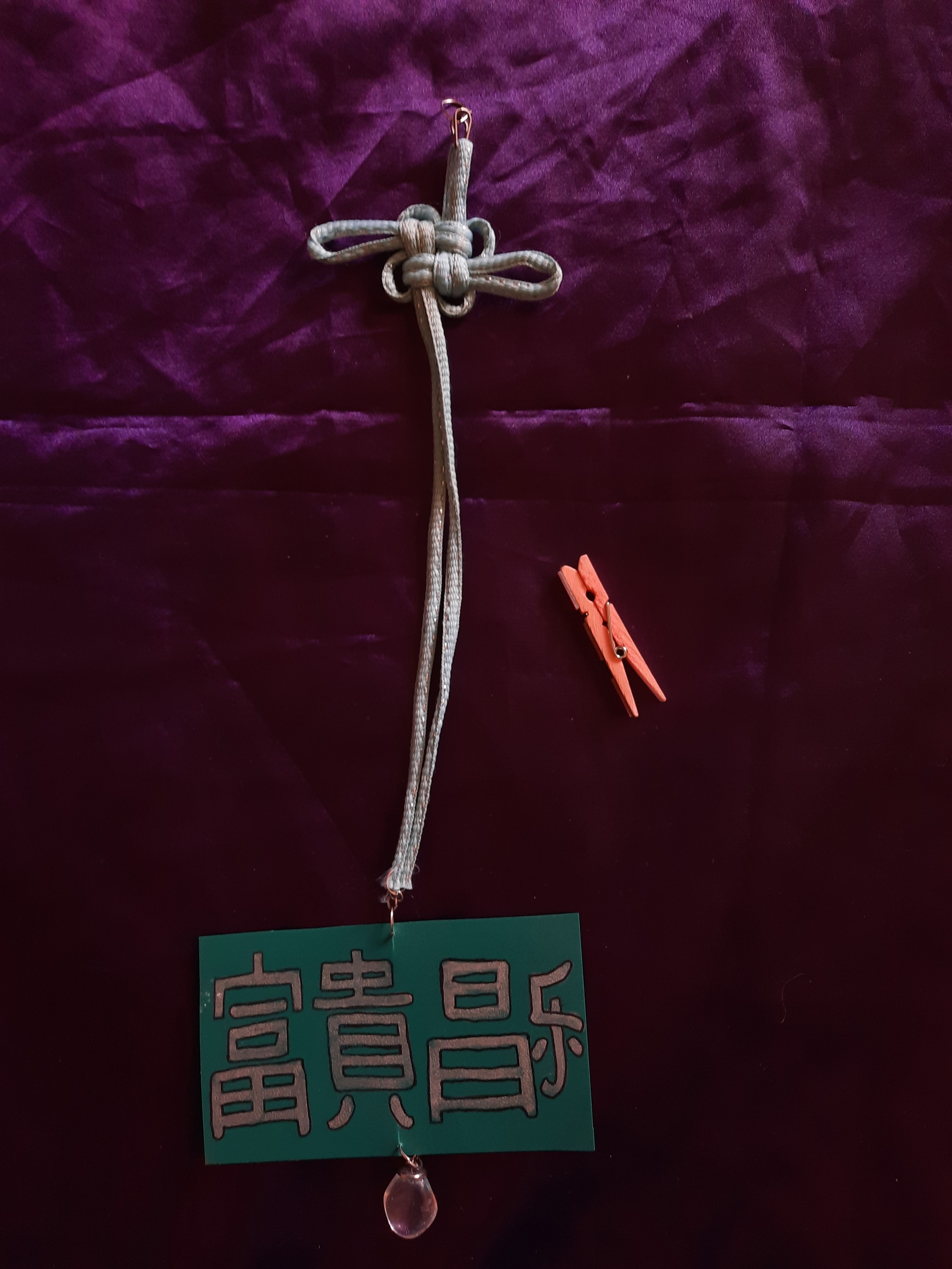 Nó da boa sorte - com Luck Charm