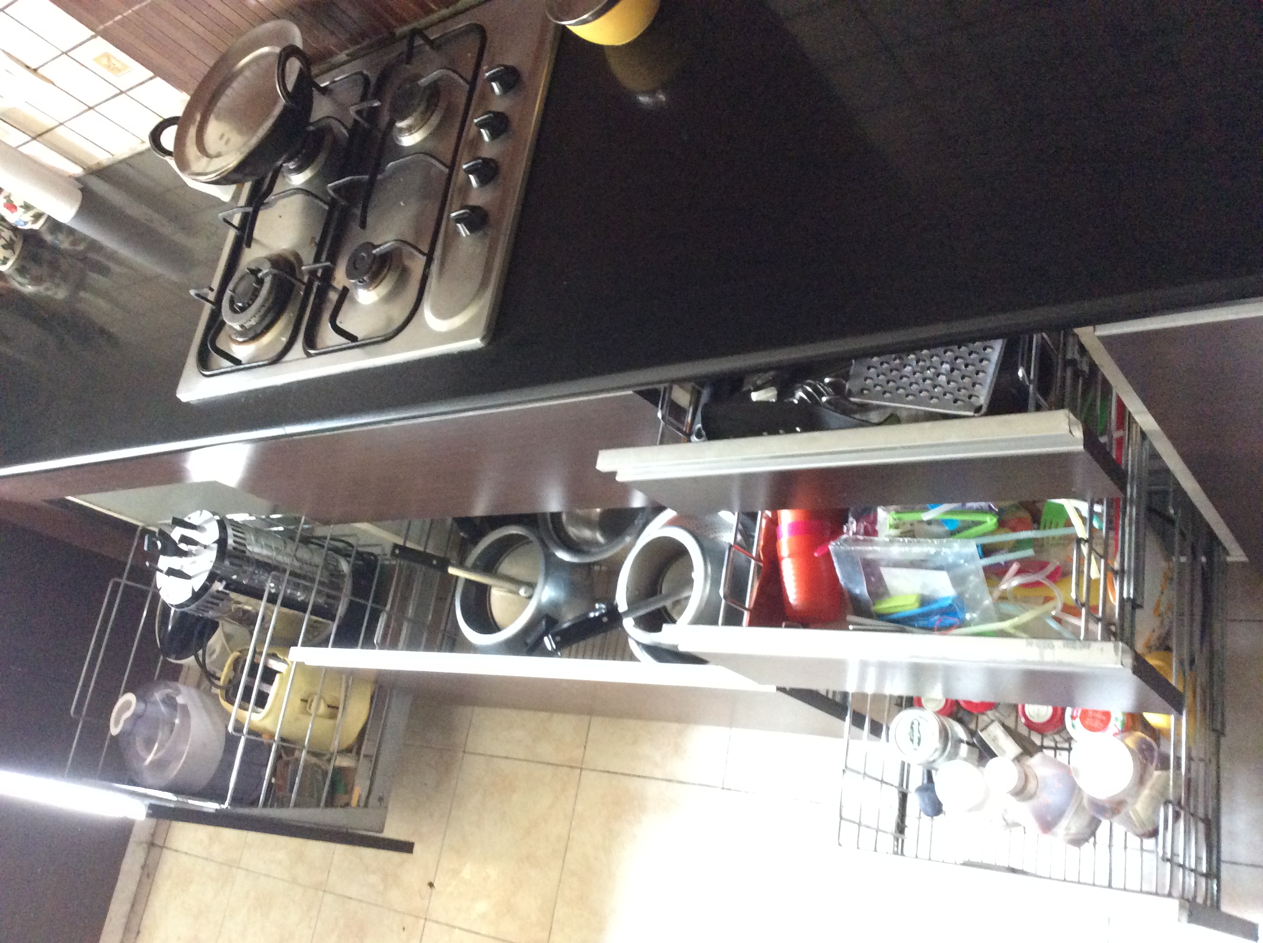 Cluttered Pull-outs