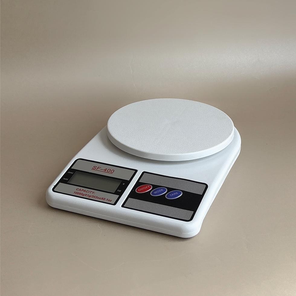 Balanza digital de mesa blanca con capacidad hasta 10kg y precisión de 1g para insumos