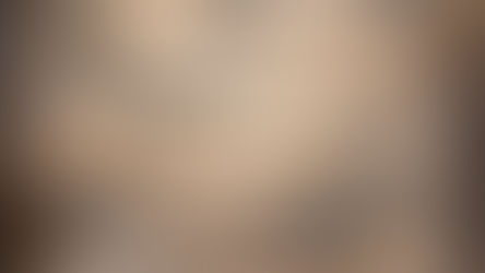 Imagem onírica e abstrata em tons suaves, com névoas e um arco luminoso difuso, evocando o texto “O sonho de Irma: Freud se coloca em análise”, no blog da psicanalista Jéssica Domingues.