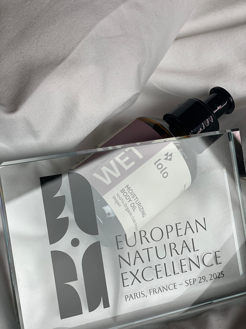 WET gewinnt den “Excellence Award” in Paris: Eine Hommage an bewusste Pflege.