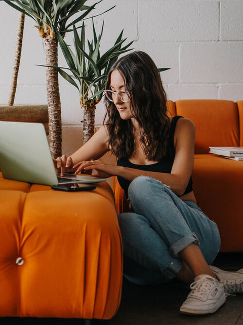 Danielle Johnson, founder of House of MKTG, a digital marketing agency specializing in website design, branding, and social media management.