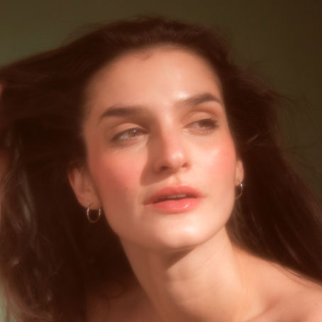 Eleri Ward - “Moss” : A Verdant Voyage Through the Lush Undergrowth of Self-Discovery!
