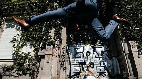 Eine spontane Szene in Berlin – festgehalten von V. Paster.