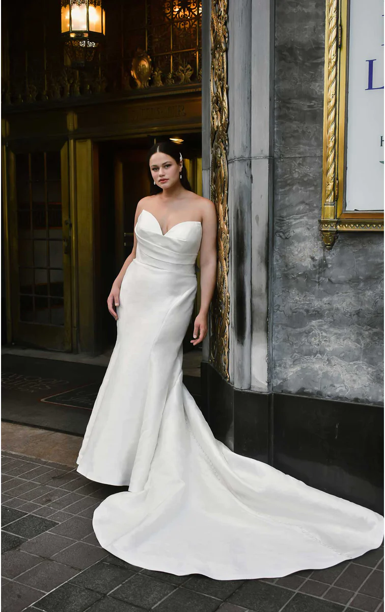 Bride wearing Martina Liana 1486, a simple mikado strapless wedding dress