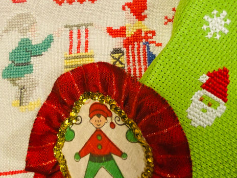 diy brooches from santa claus fabrics