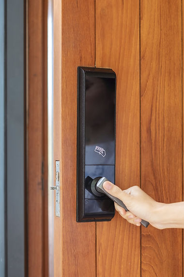 holding-handle-of-smart-digital-door-lock-2026-01-09-01-14-55-utc(1).jpg