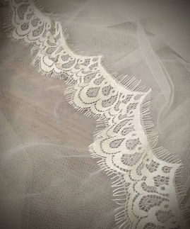 Eyelash Scallop Edge Veil.jpg