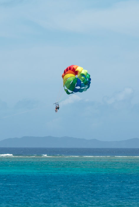 PARACHUTE ASCENSIONNEL dans la mer des caraibes
