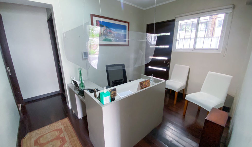Área de espera para pacientes antes de su consulta.